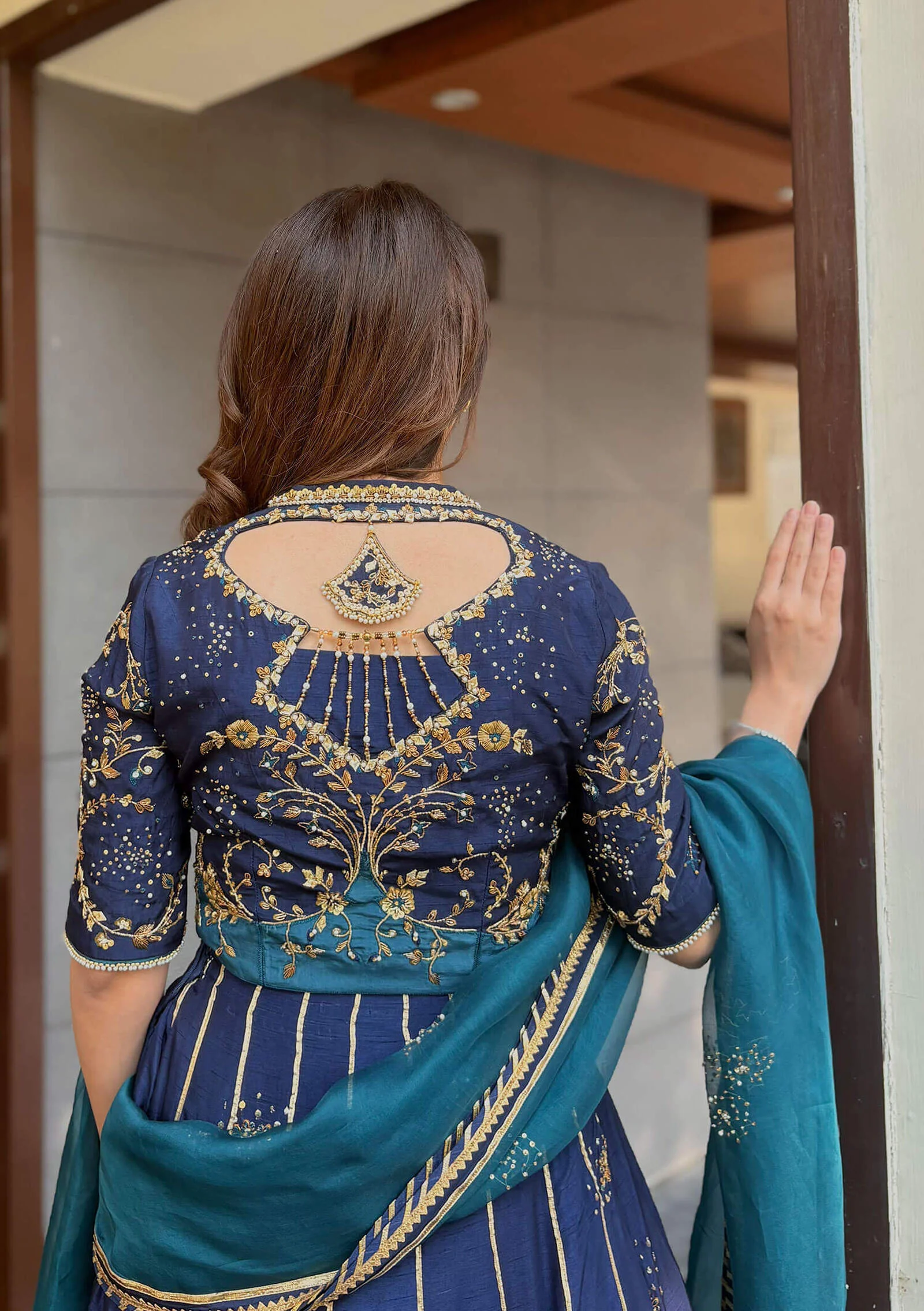 20604_zahveen-lehenga-set-with-potli-bag-image-four