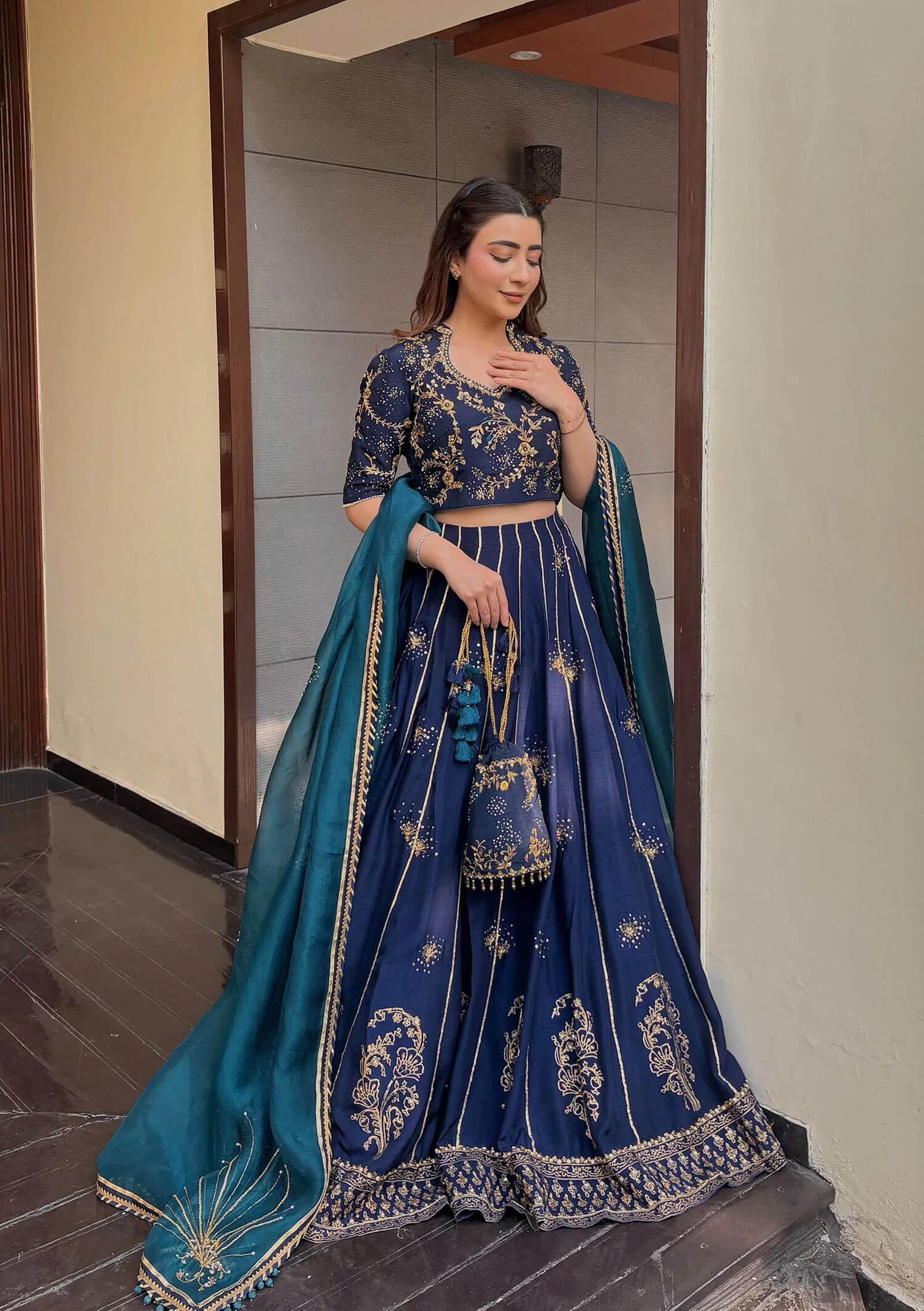 20604_zahveen-lehenga-set-with-potli-bag-image-two (1)